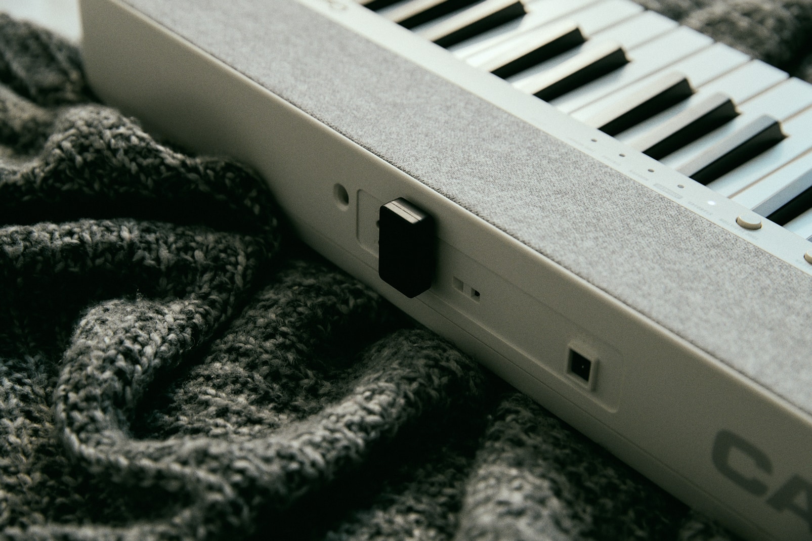 CTS1WEBT | Casiotone White Portable Keyboard with Wireless Adaptor - Image 2