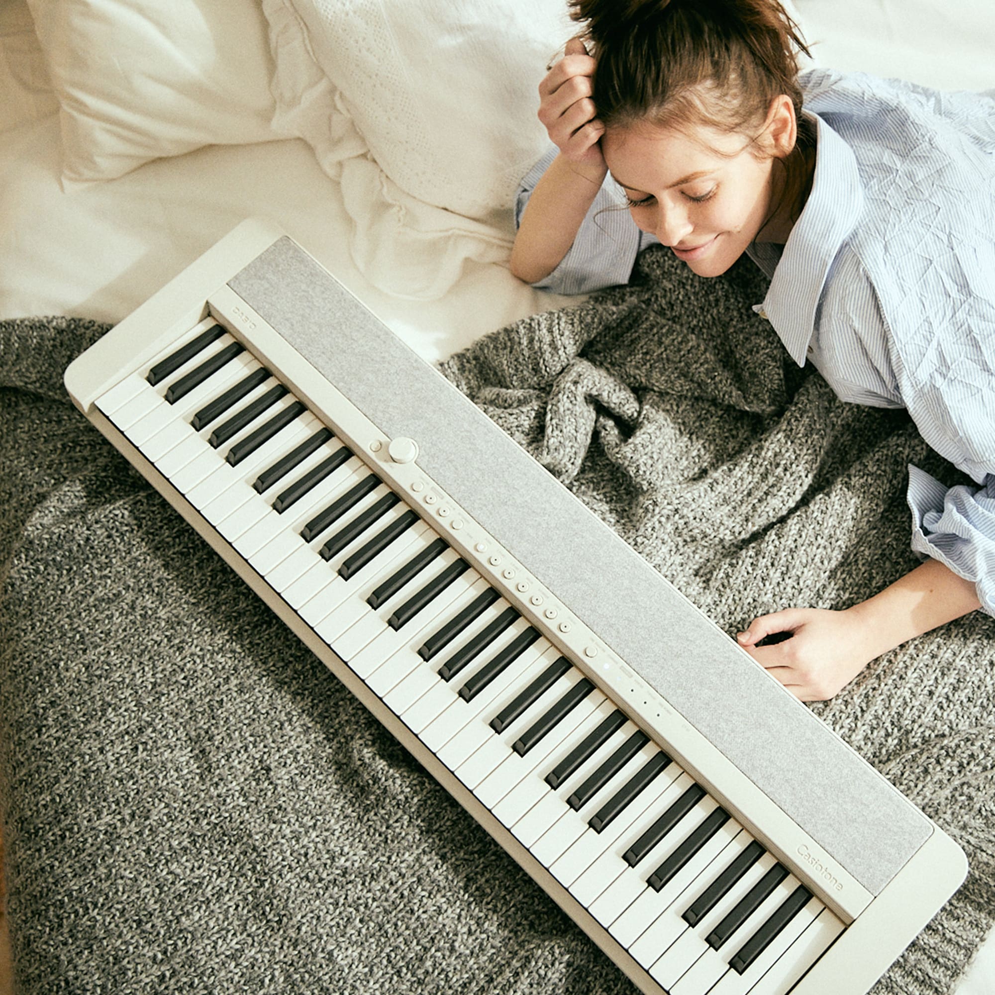 CTS1WEBT | Casiotone White Portable Keyboard with Wireless Adaptor - Image 4